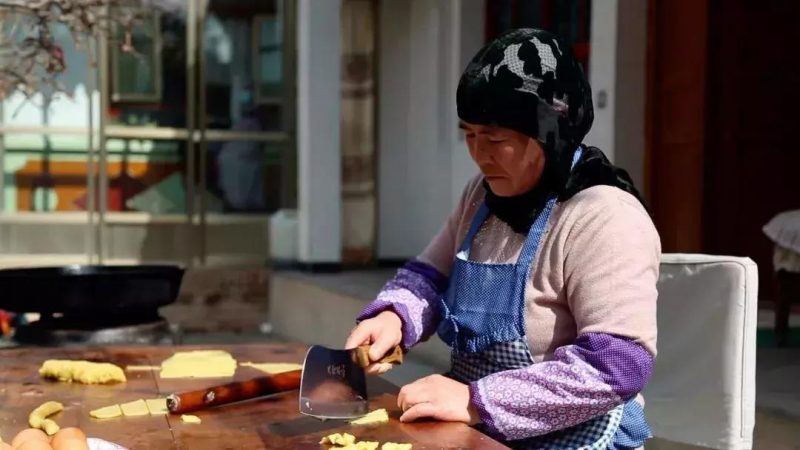 90后女硕士，在国家级贫困县，一年卖出700万元销售额