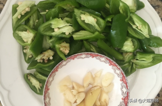 回锅肉怎么做好吃？家常回锅肉-1