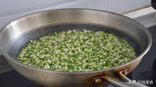 槐花怎么做好吃呢？槐花的制作方法-1