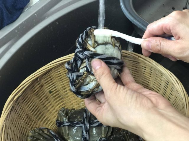 大闸蟹蒸多久合适?八两的螃蟹蒸多长时间-1