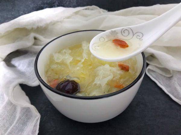 银耳莲子汤怎么做？银耳的最佳搭配-1
