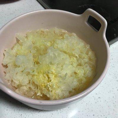银耳莲子汤怎么做？银耳的最佳搭配-1