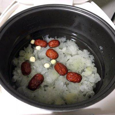 银耳莲子汤怎么做？银耳的最佳搭配-1