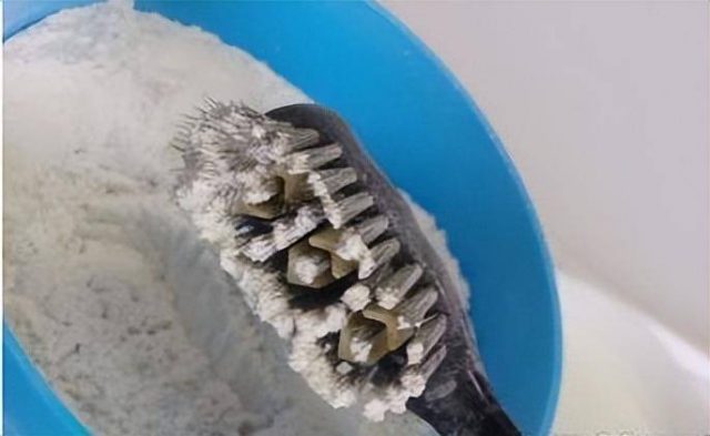 牙粉怎么用？牙粉和牙膏哪个更好-1