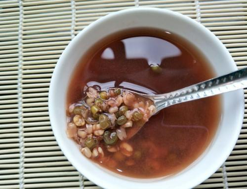 绿豆汤为什么是红色的？绿豆汤煮的发红-资料巴巴网