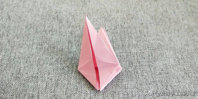手折纸百合花怎么折?百合花的折法步骤图-1