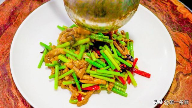 蒜苔怎么做好吃?正宗的素炒蒜苔-1