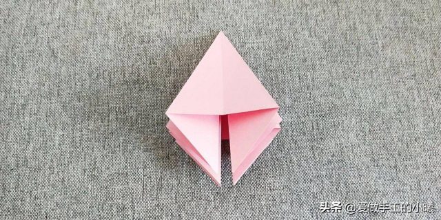手折纸百合花怎么折?百合花的折法步骤图-1