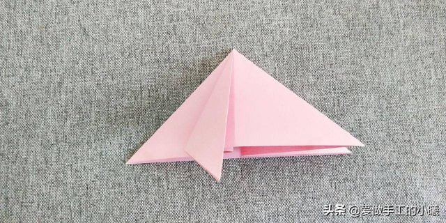 手折纸百合花怎么折?百合花的折法步骤图-1