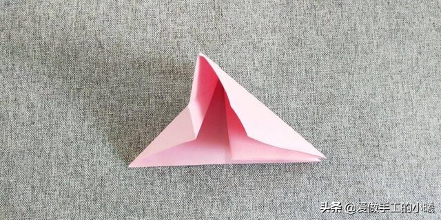 手折纸百合花怎么折?百合花的折法步骤图-1