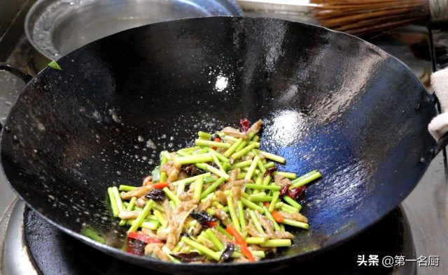 蒜苔怎么做好吃?正宗的素炒蒜苔-1